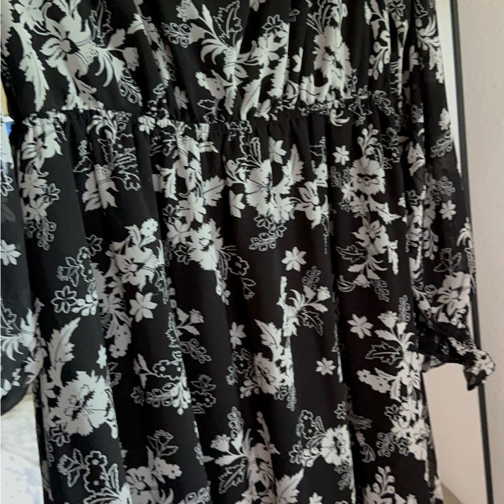 Isabel Maternity Black and White Floral Long Sleeve Dress - Picture 5 of 7